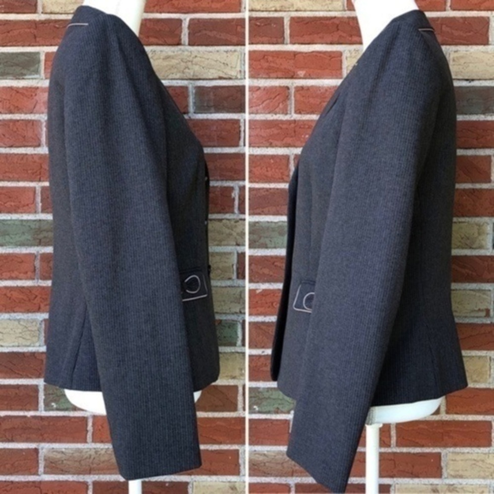 Tahari ASL Two Piece Striped Plisse Hem Gray Pink Jacket Skirt Set โค๏ธ - Picture 5 of 15